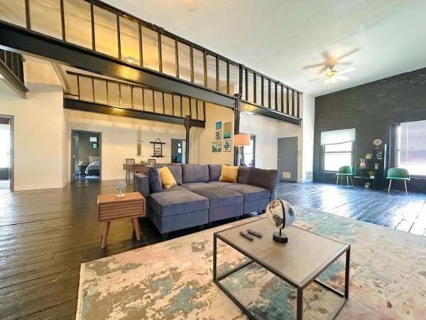 Luxury 5br South Loop, Mccormick Place, Pool Table Apartment