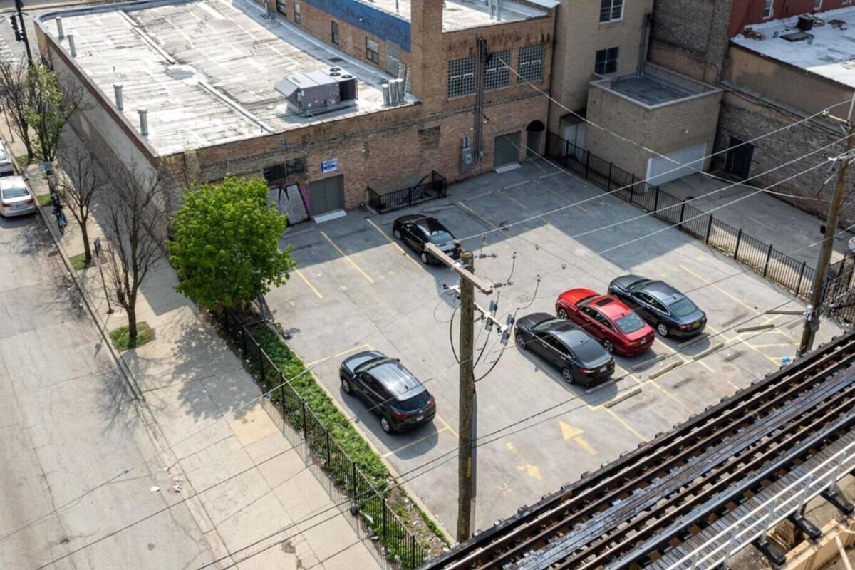 Apartment Spacious 3br 420-friendly Mccormick & Uic Campus 2001 S State St - 3c *