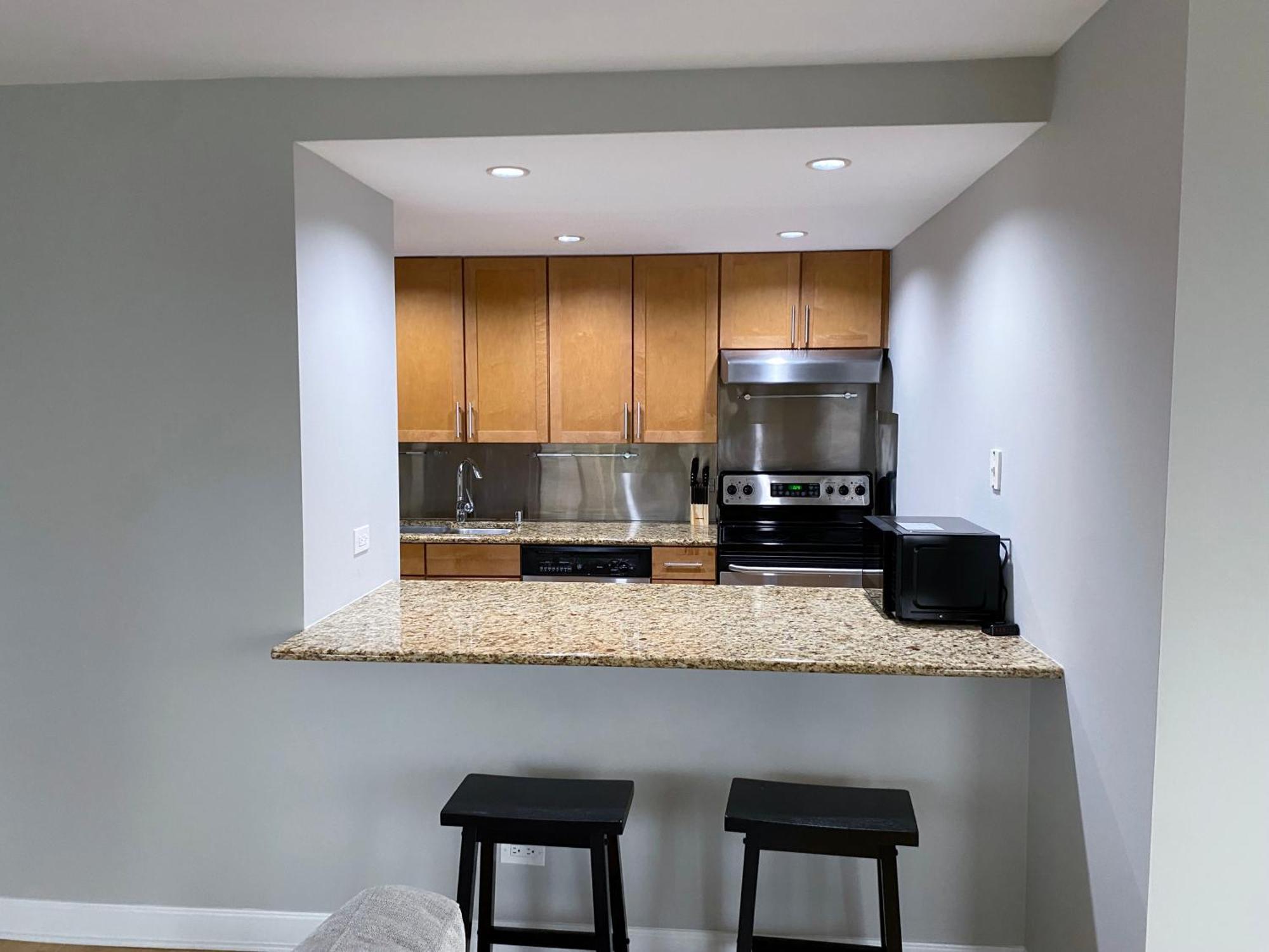 River North Magnificent Mile Condo, And Views, 43rd Floor Corner, Parking Included! Apartment