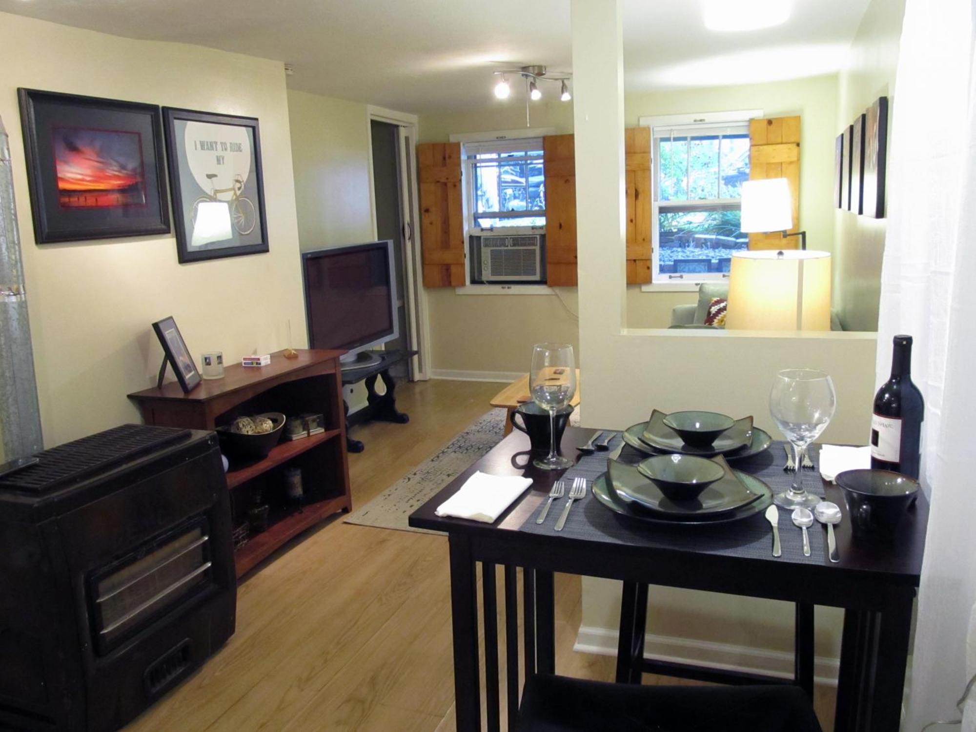 Cozy Vintage Near Downtown Chicago