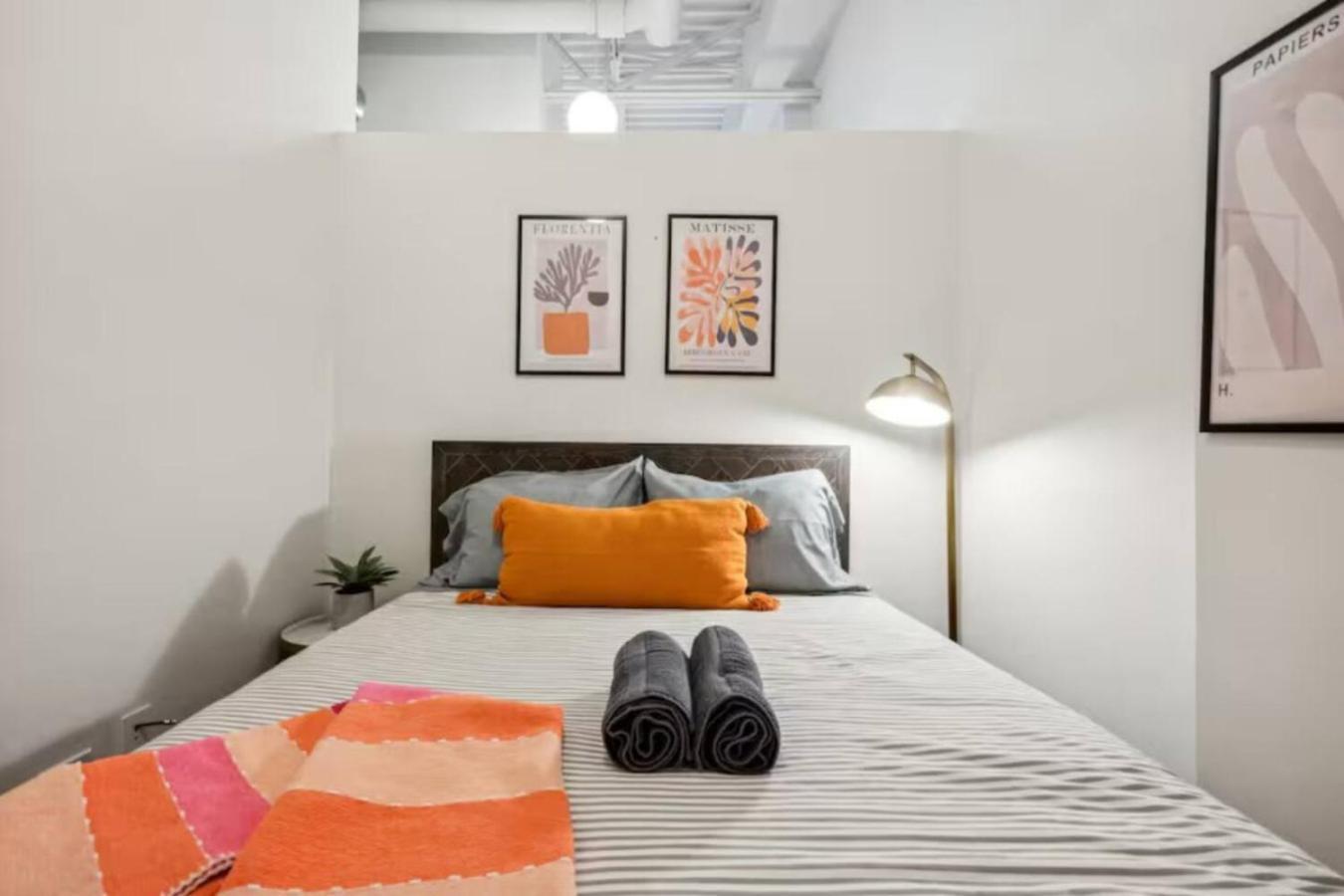 Downtown Mich Ave - 6 Penthouses, Sleep 25 Chicago