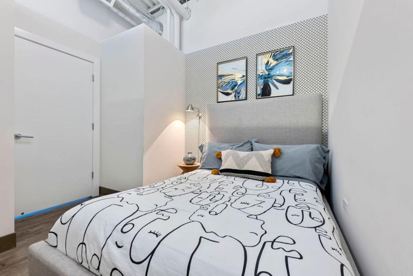 Downtown Mich Ave - 6 Penthouses, Sleep 25 *