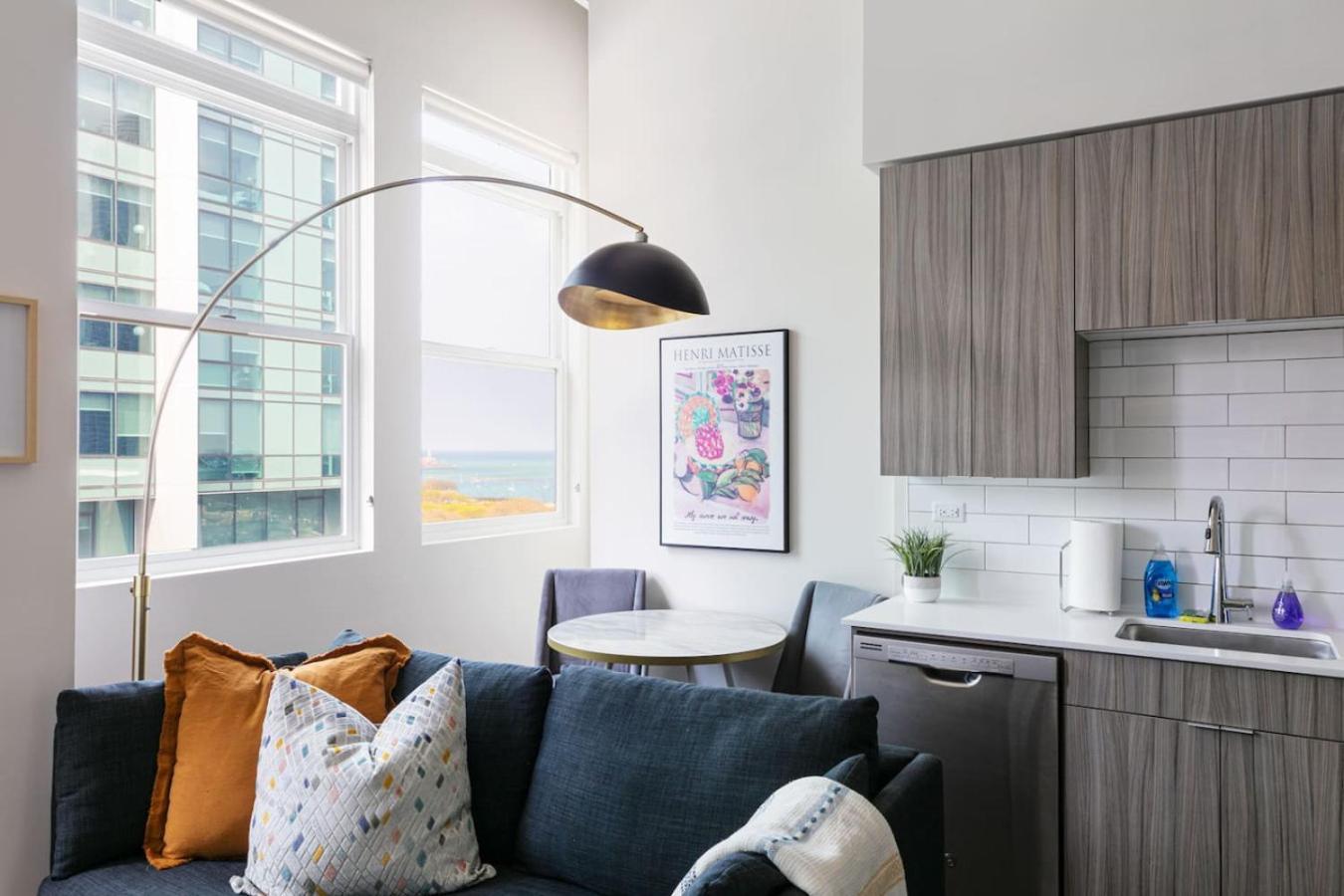 Downtown Mich Ave - 6 Penthouses, Sleep 25