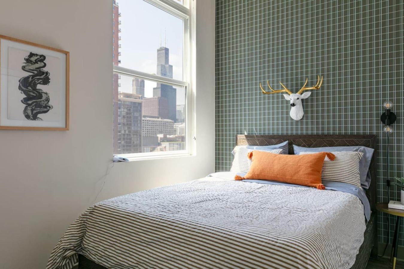 Downtown Mich Ave - 6 Penthouses, Sleep 25 Holiday home