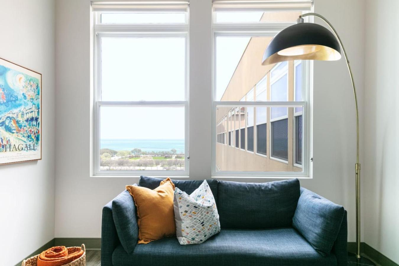 Holiday home Downtown Mich Ave - 6 Penthouses, Sleep 25