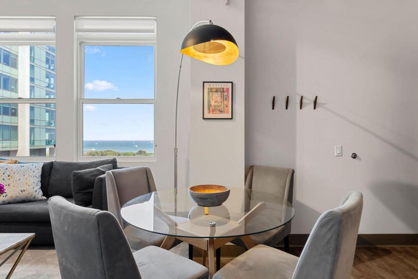 Holiday home Downtown Mich Ave - 6 Penthouses, Sleep 25 *