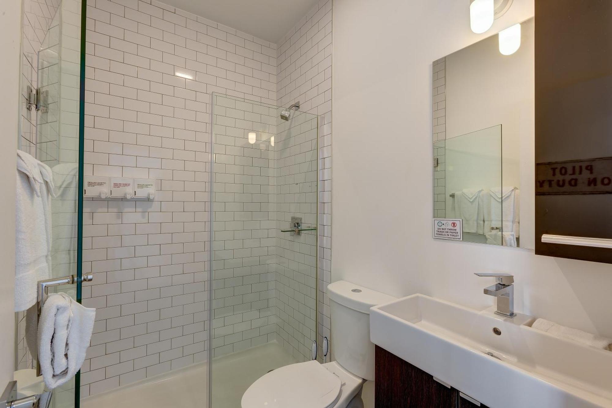 Hotel Ground Floor In By 747 Lofts Chicago