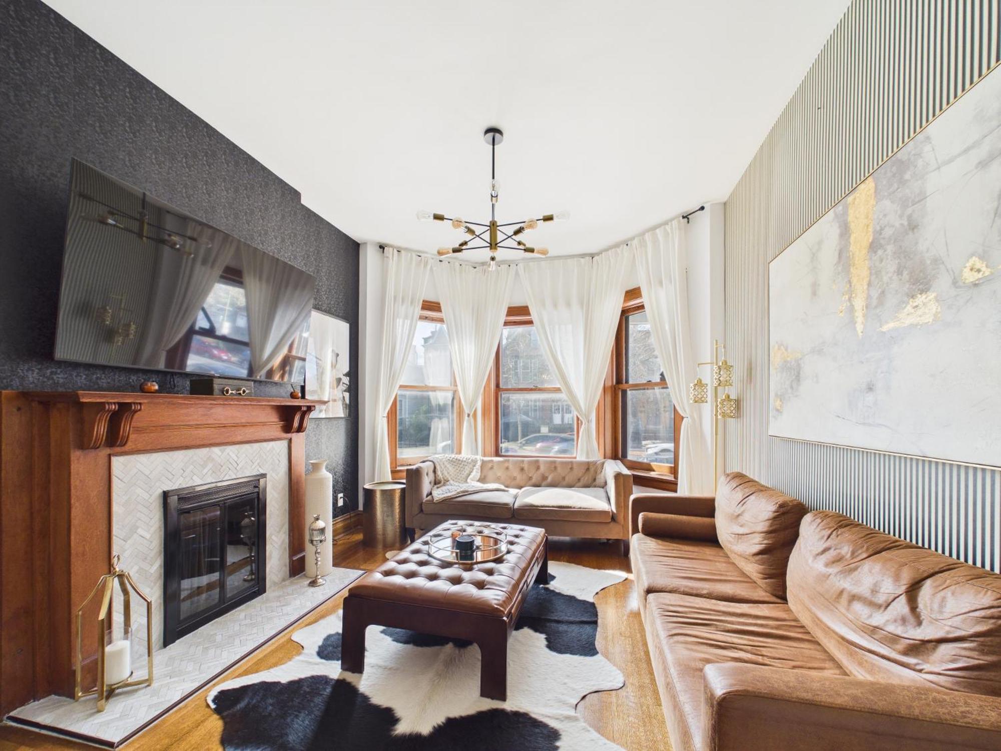 Addison Elite Art Deco Retreat Garage Apartment