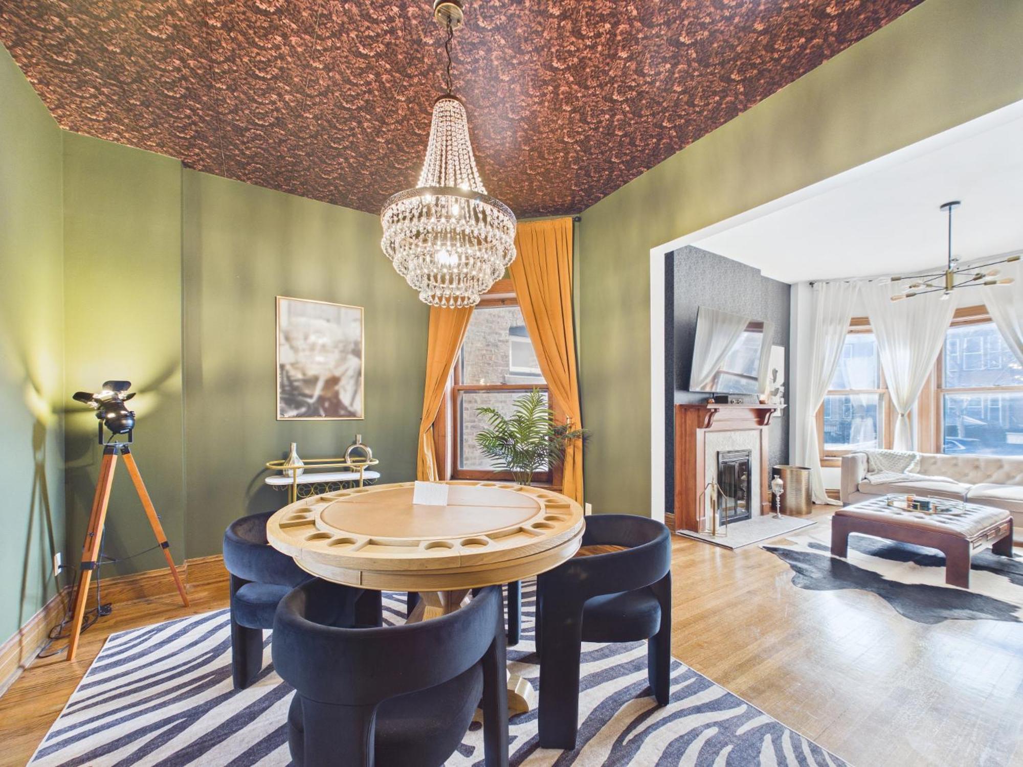 Addison Elite Art Deco Retreat Garage Apartment Chicago