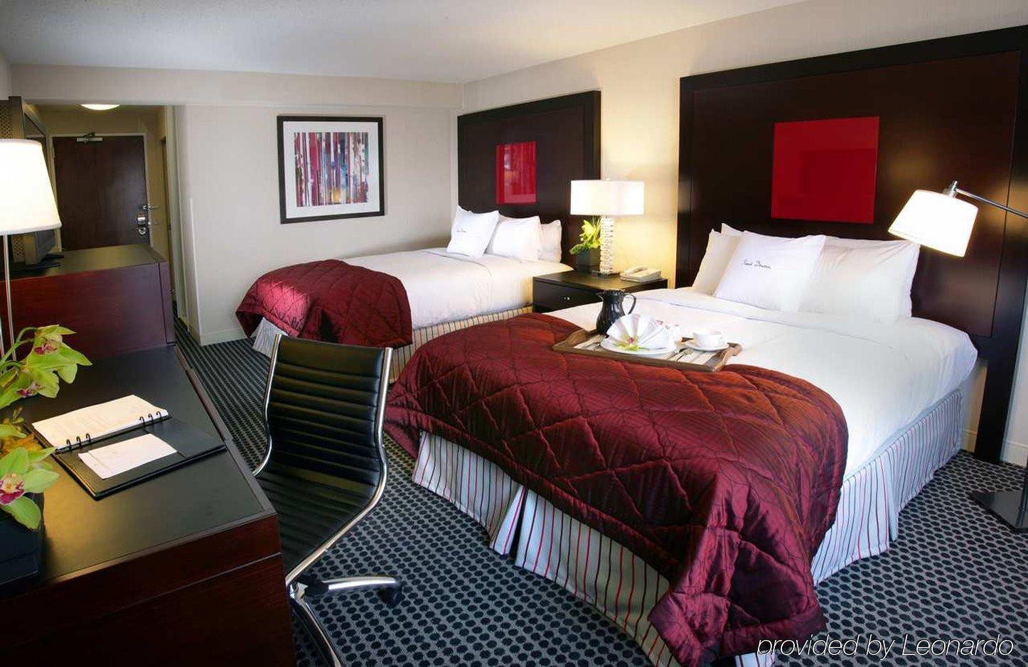 Doubletree By Hilton Magnificent Mile Hotel 4*