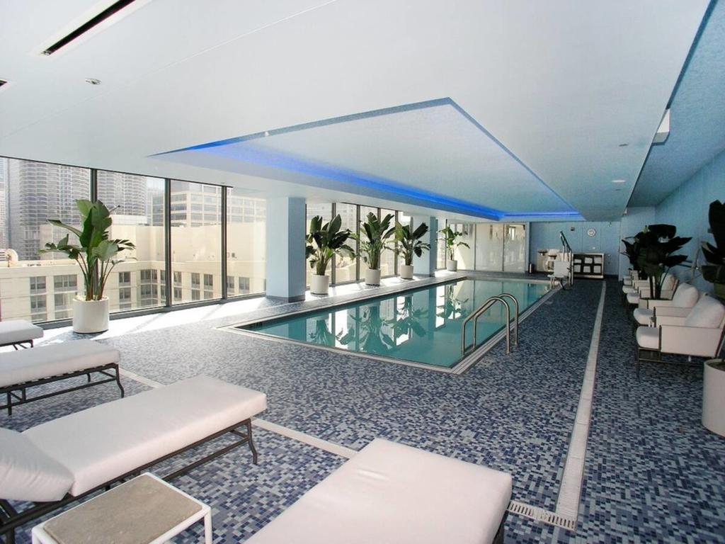 Bridgestreet At State And Grand