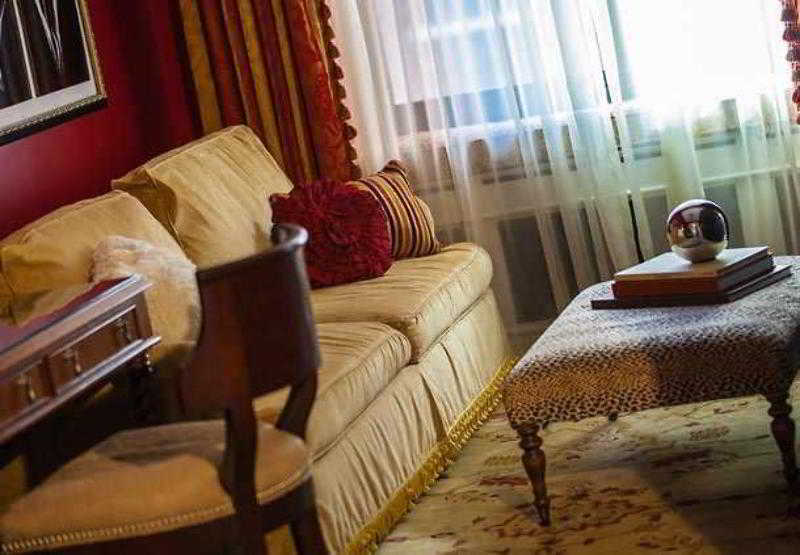 The Blackstone, Autograph Collection