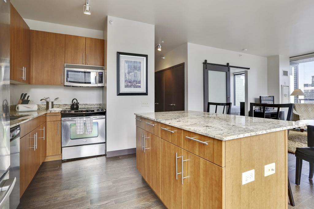 Bridgestreet At State And Grand Aparthotel