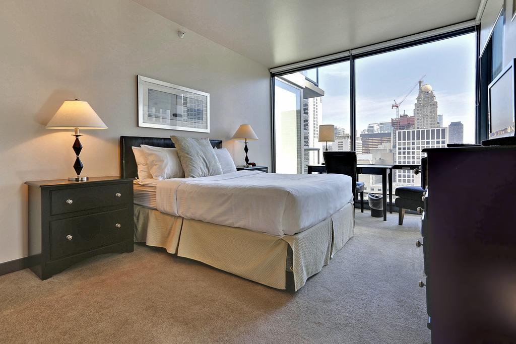 Bridgestreet At State And Grand Aparthotel