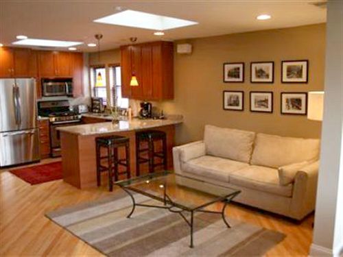 Roscoe Village Hotel 3*