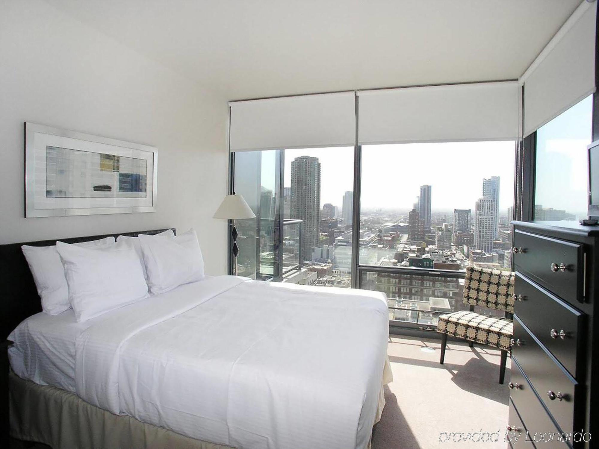 Bridgestreet At State And Grand Aparthotel