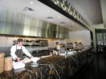 Bridgestreet At State And Grand Aparthotel