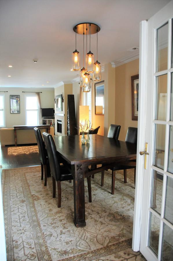 5 Bedroom Huge House In Location Parking Fireplace Back Yard * Chicago