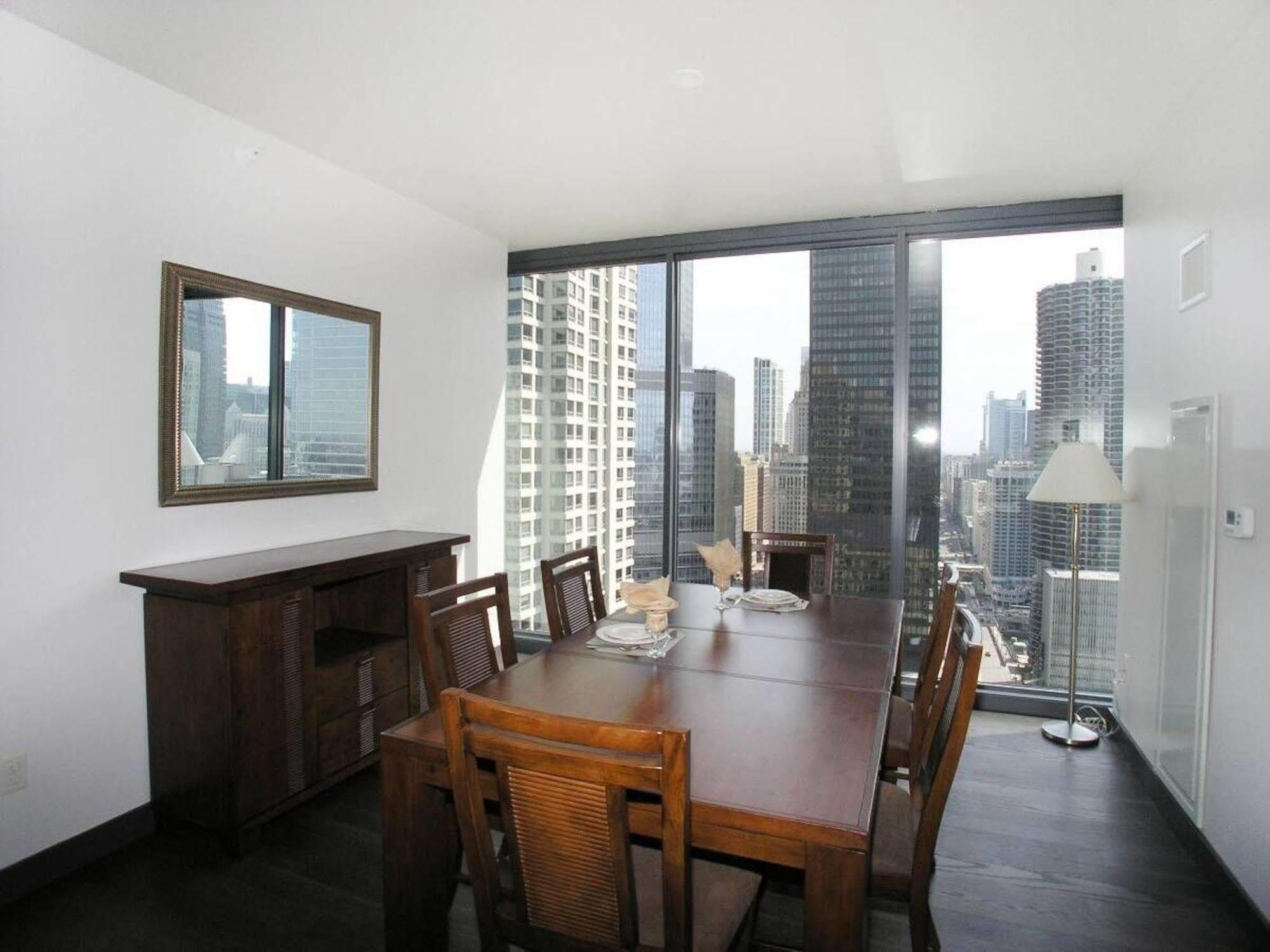 Aparthotel Bridgestreet At State And Grand 4*