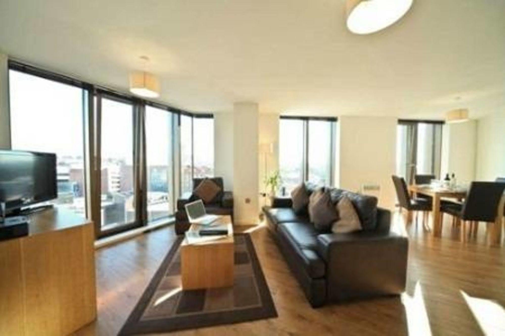 Bridgestreet At State And Grand Aparthotel 4*