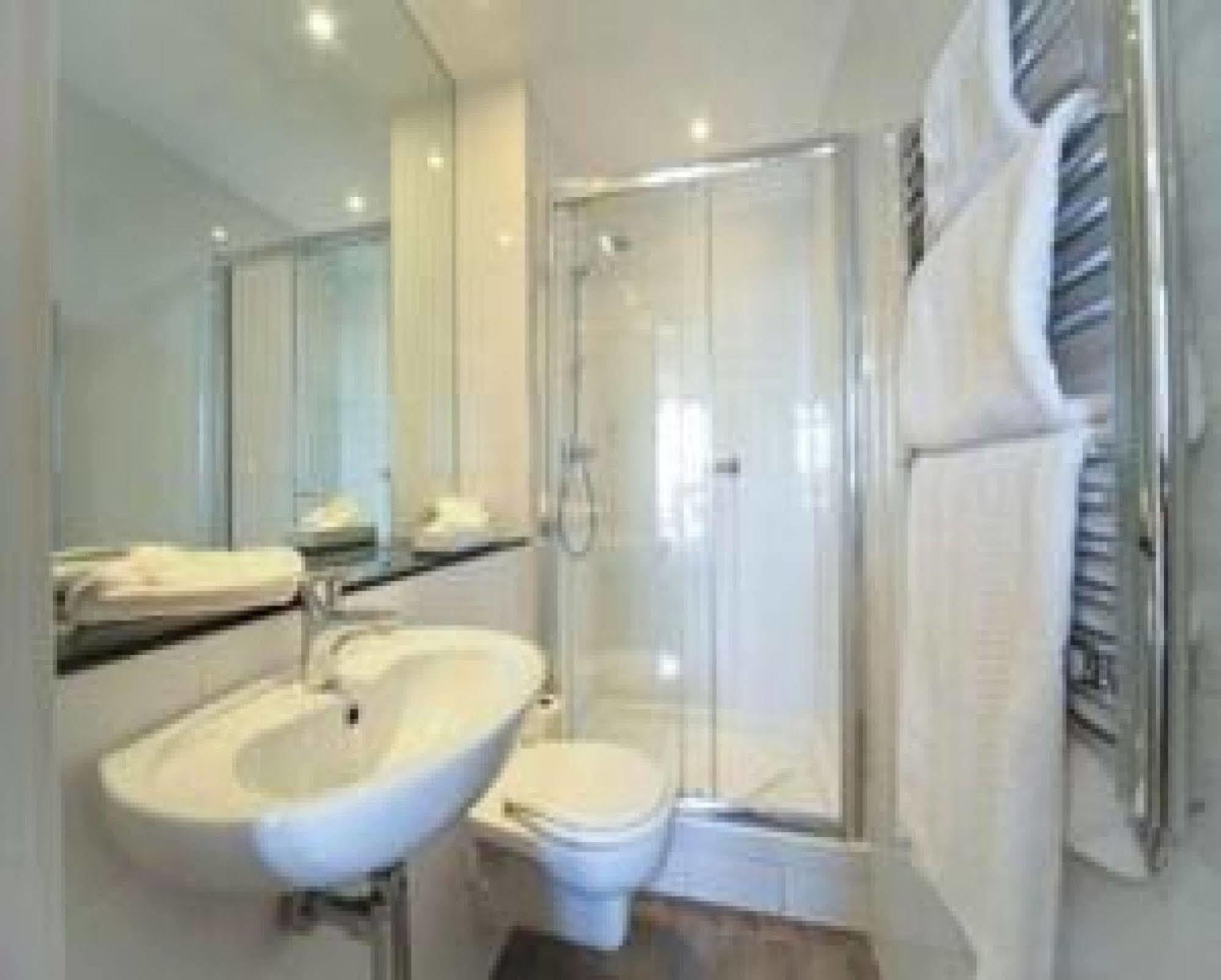 Bridgestreet At State And Grand