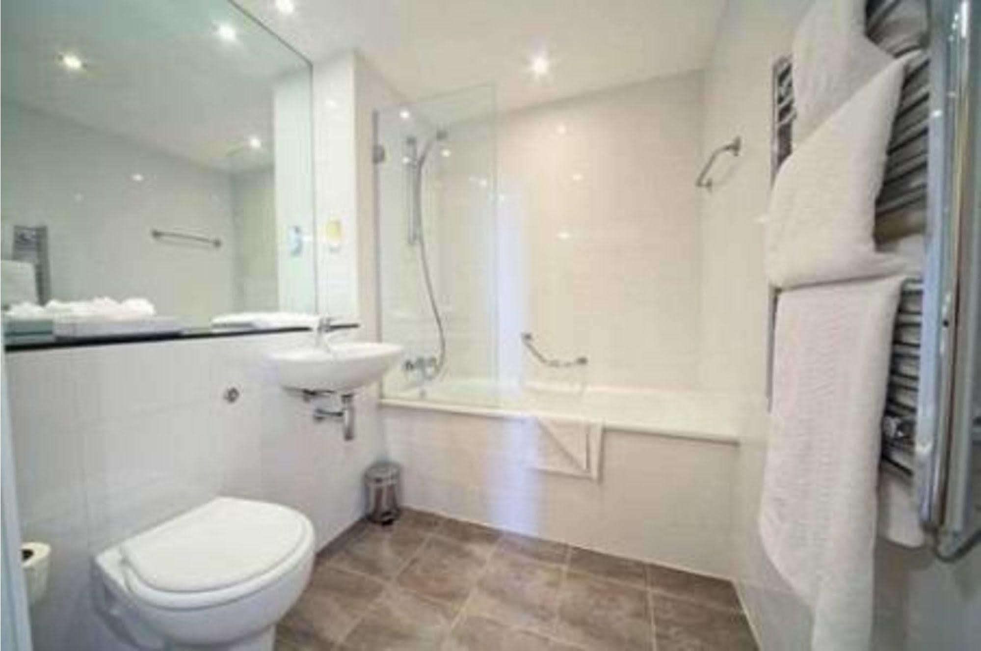 Bridgestreet At State And Grand