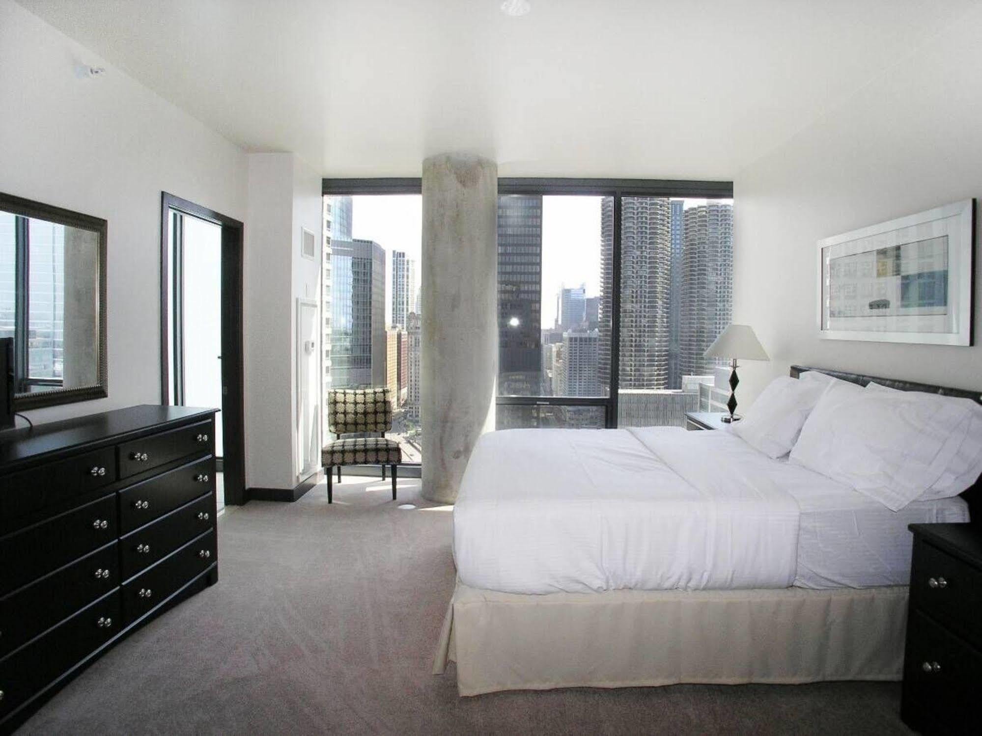 Bridgestreet At State And Grand Chicago