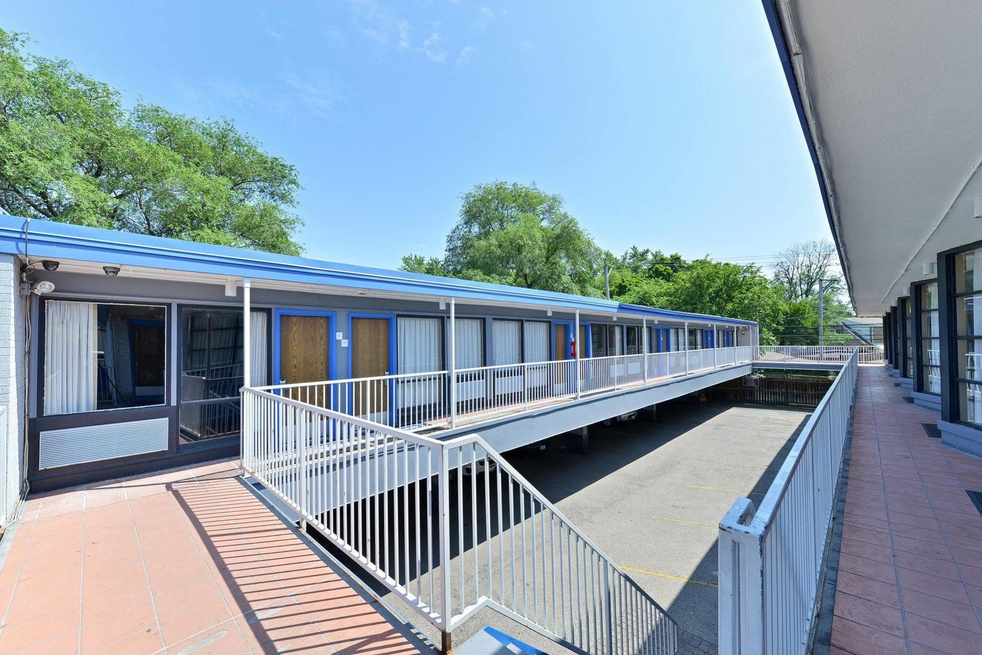Rodeway North Shore - Lincolnwood Inn