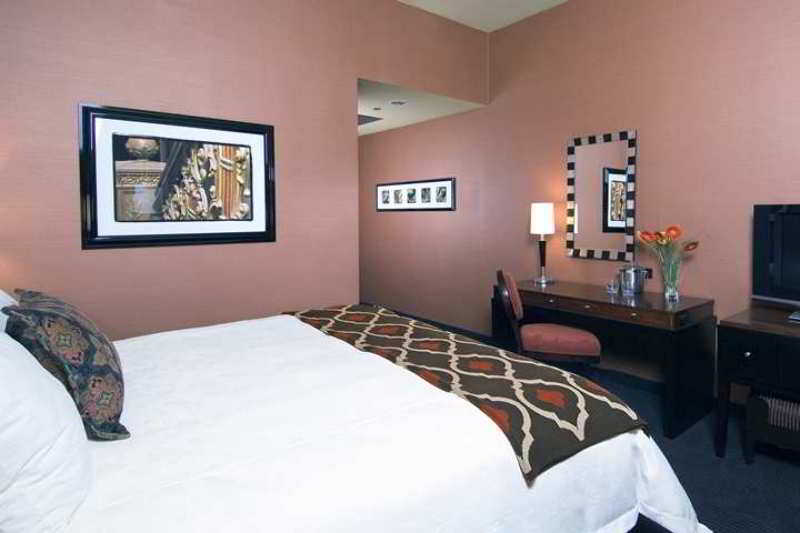 Hampton Majestic Theatre District 3*