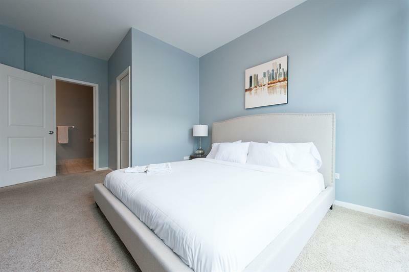 Artsy 2br In Lincoln Park By Sonder