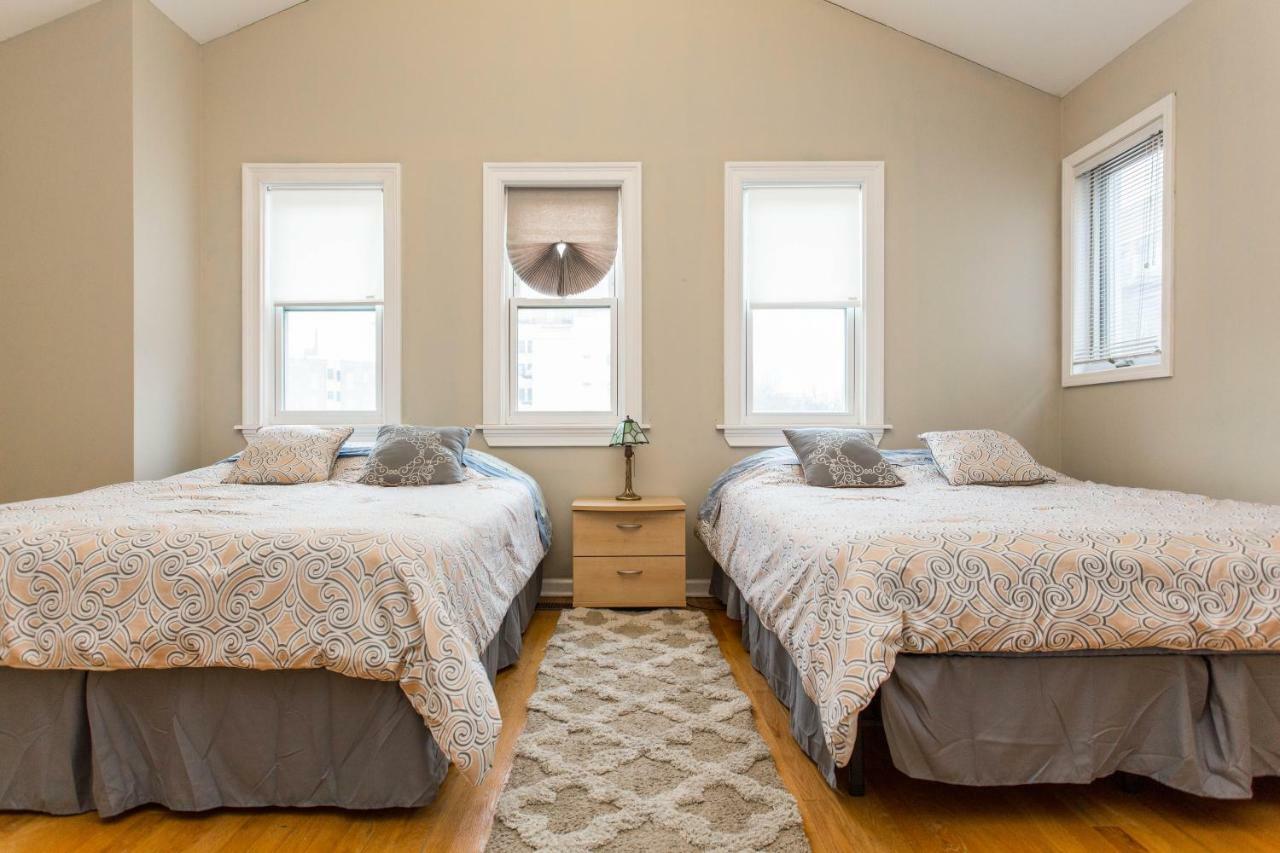 4 Bedroom In Location Parking Fireplace Back Yard Pets Welcome