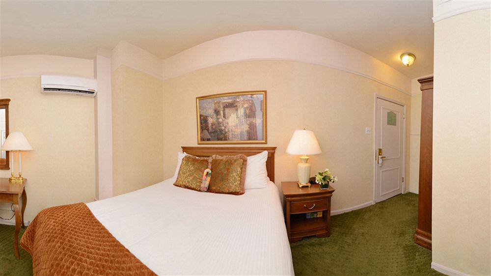 The Willows 3* Chicago