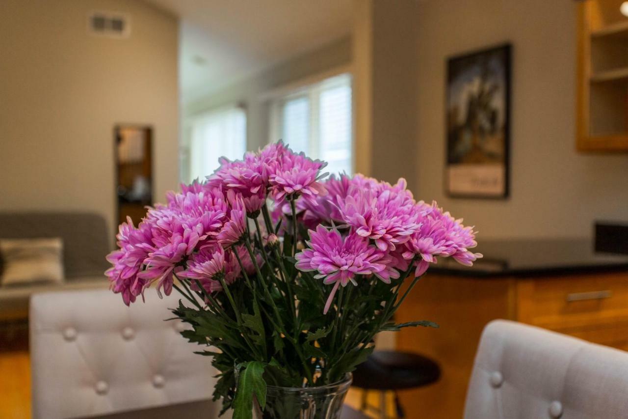 4 Bedroom In Location Parking Fireplace Back Yard Pets Welcome *