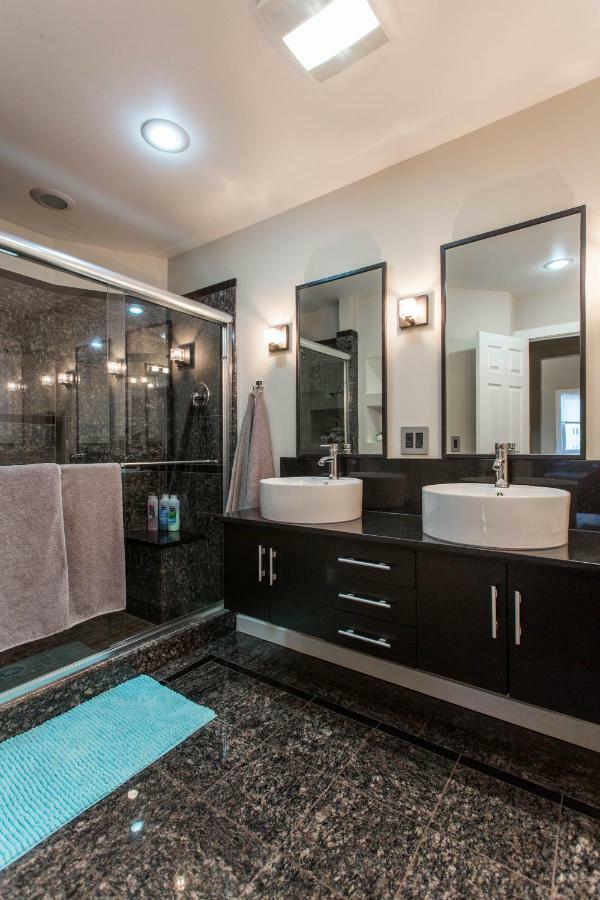 Holiday home 4 Bedroom In Location Parking Fireplace Back Yard Pets Welcome Chicago