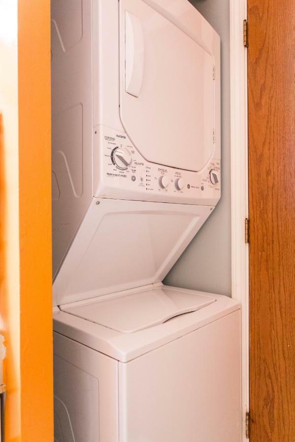 Designer Themed 4 Bedroom In Location With Patio And Fireplace Holiday home