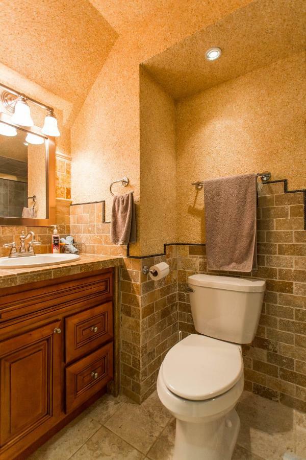 4 Bedroom In Location Parking Fireplace Back Yard Pets Welcome Holiday home