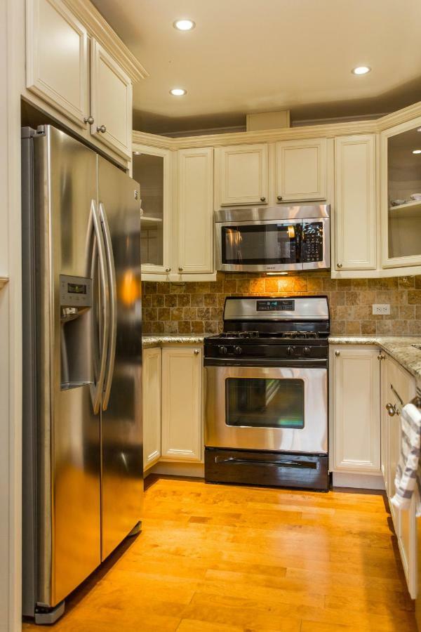 4 Bedroom In Location Parking Fireplace Back Yard Pets Welcome