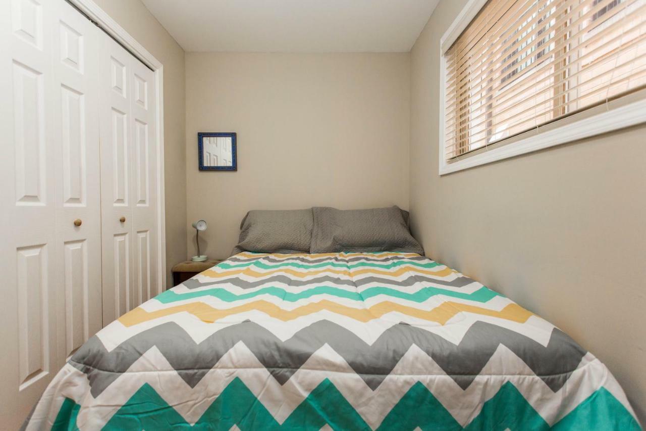 4 Bedroom In Location Parking Fireplace Back Yard Pets Welcome *