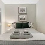 Stylish 2Br Pad With Up-To-Date Comforts - Halsted Rep