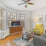 Comfy 2Br Apartment Near Wrigley Field - Grace 3