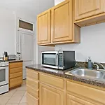 Comfy 2Br Apartment Near Wrigley Field - Grace 3