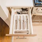 Comfy And Complete Studio Apt Near Boystown - Oakdale 317 Rep
