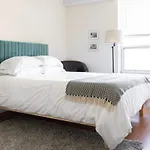 Frontdesk Classic 1 Bedroom Apt In Ravenswood