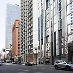 21 East - Chic Dt Apts With Rooftop By Zencity