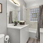 Homey 2br Unit In Boystown, Steps From Everything - Stratford 2n 3n Rep