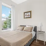 Spacious 5-Br Apt Next To Transit Free Parking