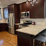 Trendy West Town Flat - 2 Bed / 1.5 Bath W Parking
