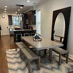 Trendy West Town Flat - 2 Bed / 1.5 Bath W Parking