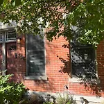 Trendy West Town Flat - 2 Bed / 1.5 Bath W Parking