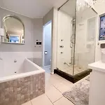 Perfect Wrigleyville Apartment *